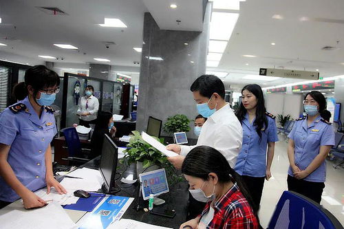 省市場監管局局長章根明赴金華督查餐飲食品安全專項整治行動